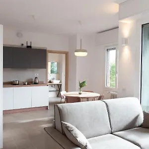  Appartamento New Exclusive Apartments- Near Train Station Italia